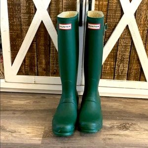 Hunter green rain boots size size 6